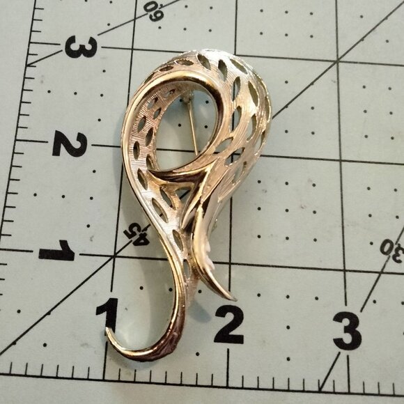 Vintage Abstract Gold Tone Brooch Pin Openwork Statement Runway - Picture 2 of 4